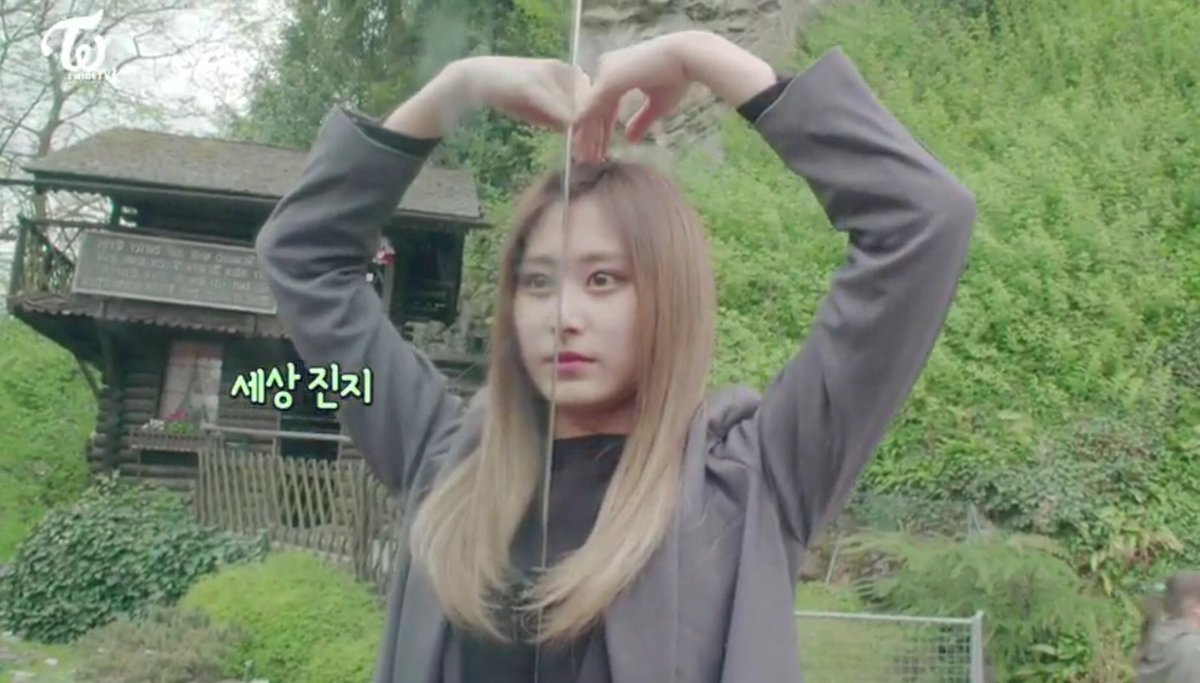 Lotzve614's tweet photo. 😂😂😂😂😂#트와이스 #쯔위 #Tzuyu #ツウィ #TIWCE #TwiceTV5 https://t.co/C3rR2PElVd