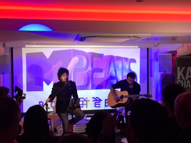 ukstringsmedia tweet picture