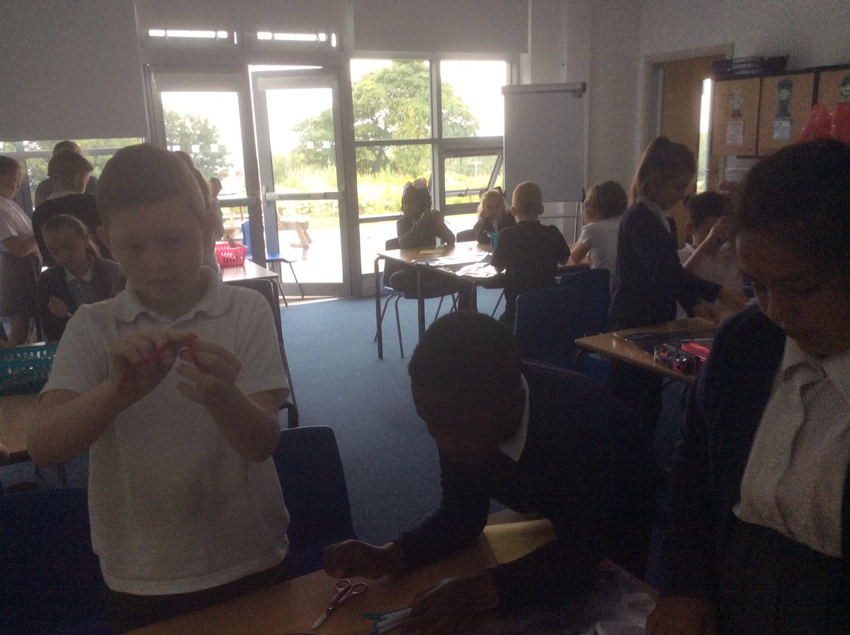 Year6WCPS's tweet photo. Team building challenge! #WCPSedu #collaboration https://t.co/PtEiacmJb5