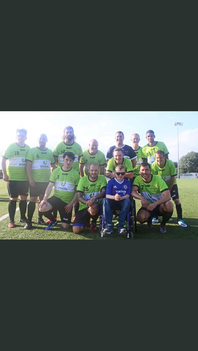 Just woke up 😳😂 how's everyone this morning? Bit knackered 😴but who cares it was a great evening 👍🏻 <a href="/Celeb_FC/">Celeb_FC</a> @MemoryCupFC <a href="/OneStepCharity_/">One Step At A Time</a>