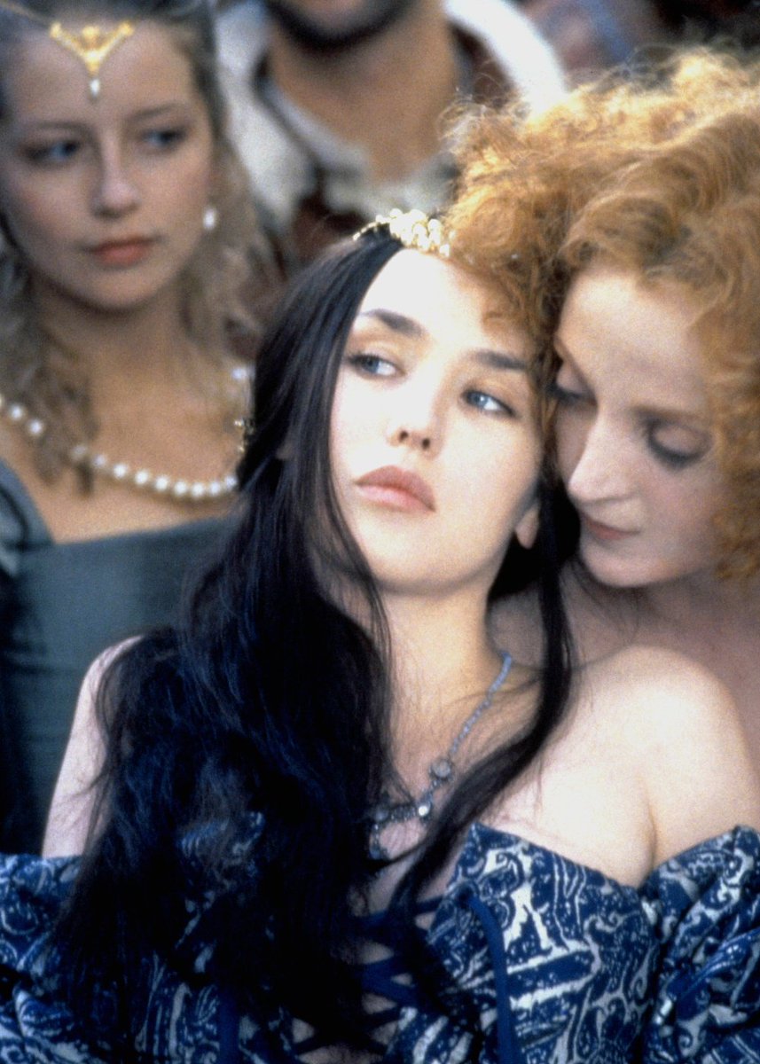 프랑스 가톨릭과 위그노의 대립을 다룬 여왕 마고에서도 낫닝겐 미모를 자랑하신다고 하시는데요 이자벨 아자니는 여신입니다 촬영당시 마흔살이...