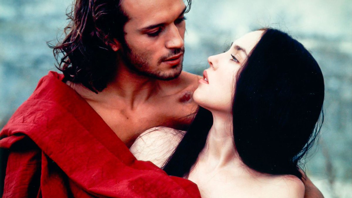 프랑스 가톨릭과 위그노의 대립을 다룬 여왕 마고에서도 낫닝겐 미모를 자랑하신다고 하시는데요 이자벨 아자니는 여신입니다 촬영당시 마흔살이...