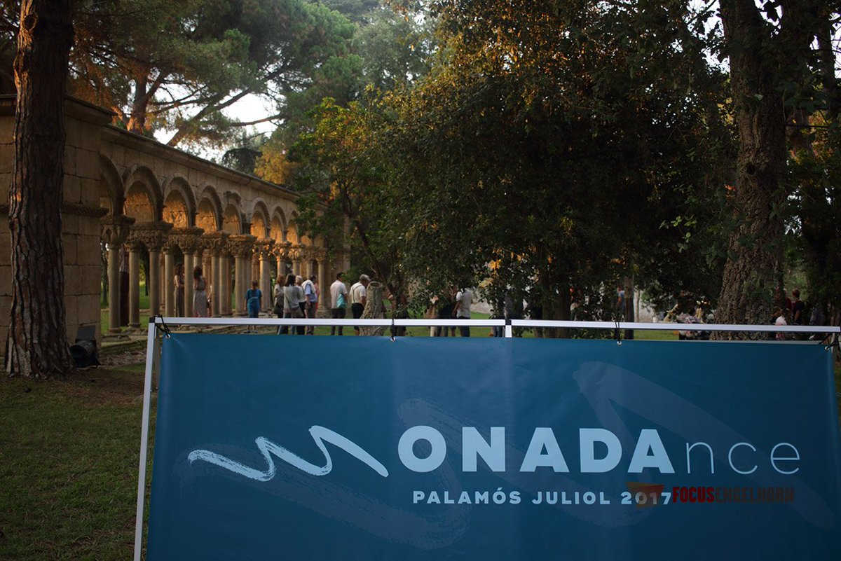 FocusEngelhorn's tweet photo. Per segon any consecutiu el Mas del Vent i el claustre s'han convertit en escenari del festival de dansa contemporània #ONADAnce #Palamós https://t.co/hNqksRYr3u