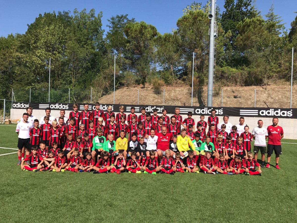 RaffaManieri's tweet photo. Da oggi insieme allo staff del #Milan per il Milan Junior Camp - Fast Eventi nella mia #Arzilla!
Si parte 👏🏻👏🏻 https://t.co/D5peM8cCyl