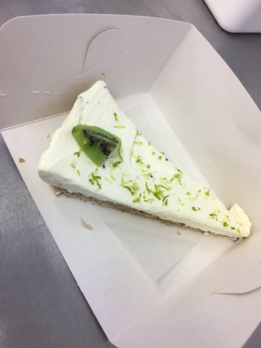 harryspantry1's tweet photo. Kiwi and lime cheese cake https://t.co/sm3SMVZLqL
