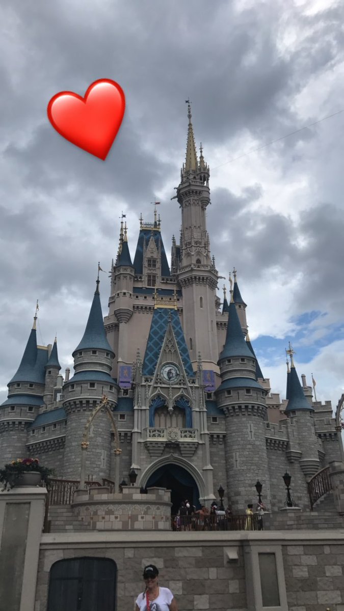 Instagram Stories by <a href="/larimanoela/">Larissa Manoela 🌟</a>