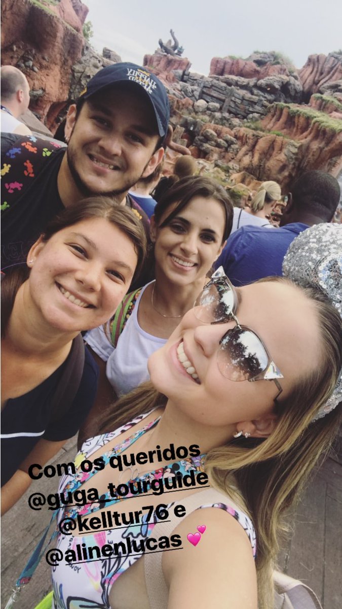 Instagram Stories by <a href="/larimanoela/">Larissa Manoela 🌟</a>