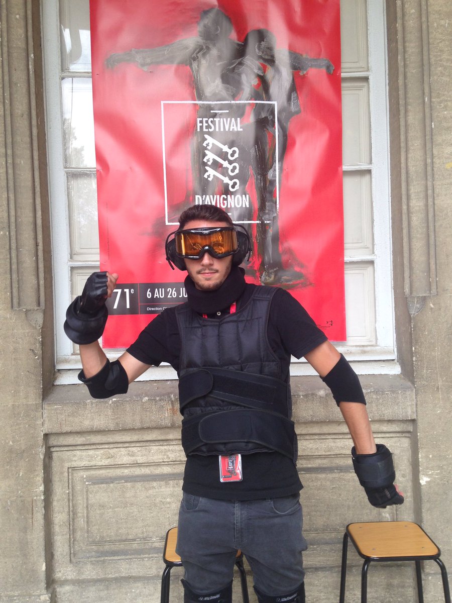 FondationI2ML's tweet photo. Tte la semaine au @FestivalAvignon avec la combinaison simulatrice de #vieillissement pour évoquer les difficultés des festivaliers #seniors https://t.co/j3ORUlY38M