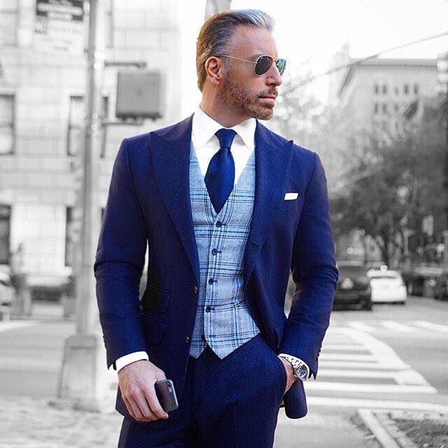 Timeless_Male's tweet photo. A well-tied tie is the first serious step in life -Oscar Wild-
#timelessMale #menstyle #Gentleman #pocketsquare #suitup #tiebar #style https://t.co/OLpADCS9Uy