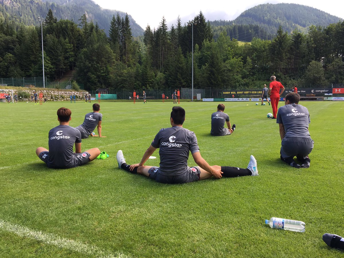 Sauber, Yi-Young! Da fehlt nicht mehr viel zum Spagat #fcsp #fcspinmariaalm