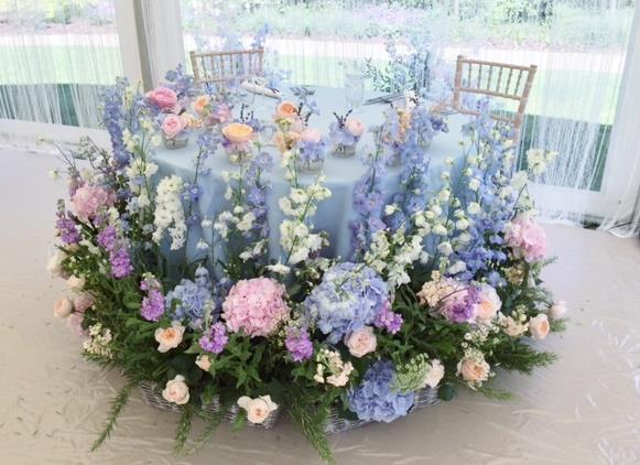 jadesflowerdes's tweet photo. We have adorned some beautiful top tables and cake tables recently with natural arrangements. #weddingflowers #eesex https://t.co/SU4RqMmtsd https://t.co/Fs7UA44J3H