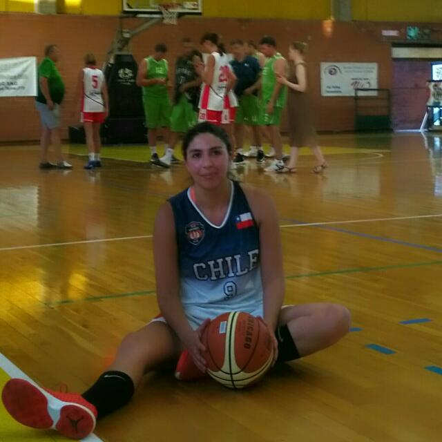 AguilaBaier's tweet photo. Felicidades #AuritaBarria por esa medalla de plata en el Mundial #tuscanyfimba2017 M+30 junto al @teamBasketChile @muni_osorno #ARgroup #ABf https://t.co/LrIj0gfNaT