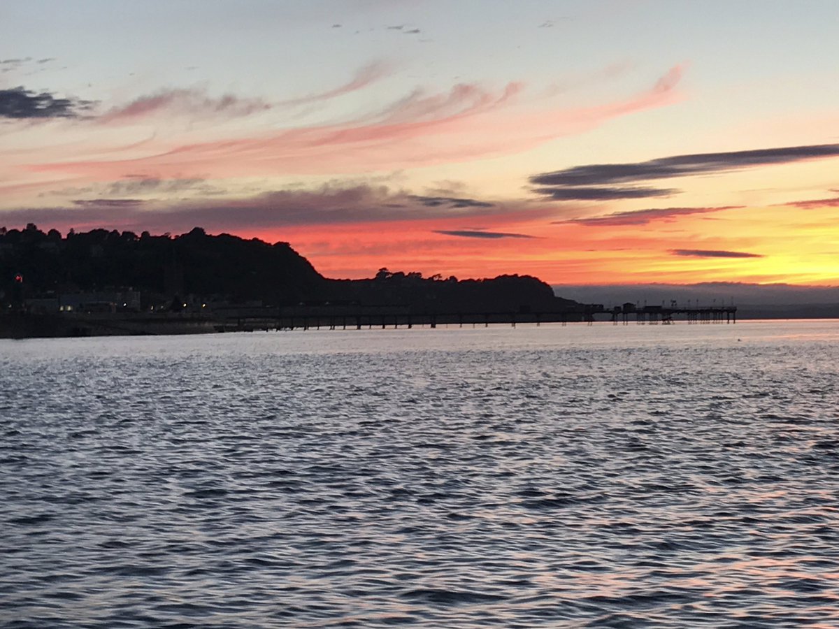 ladykth9's tweet photo. Red 'mares tails' on the way out to sea last week...we found out just means not many fish! https://t.co/AvXKWhLOd7
