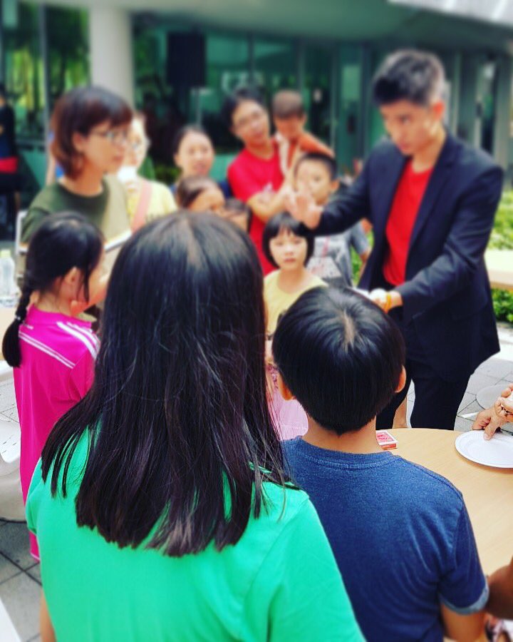 macaumagician's tweet photo. 這個暑假，想學魔術嗎？小魔術大學問，#澳門魔術興趣班，#澳門魔術教學。帶你進入魔術世界
Wechat:65268826
@macaumagician  @MagicPartyMacau 
#澳門魔術師 #澳門魔術班 #學魔術 #macaumagician #magiccourse https://t.co/lt9qos4lxm