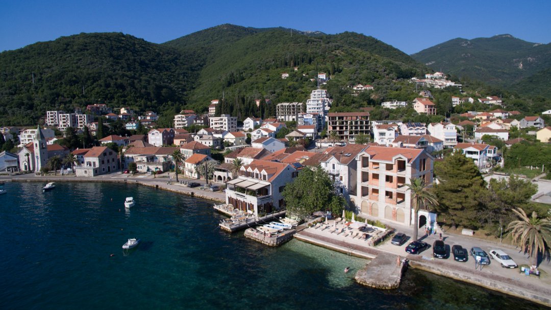 TenderRide's tweet photo. Eco hotel "Carrubba" is located in an old village of Donja Lastva. #Rent a #boat on #Tenderapp and enjoy the Adriatic. #boatrental #boatlife https://t.co/vRN3lZ1FyA