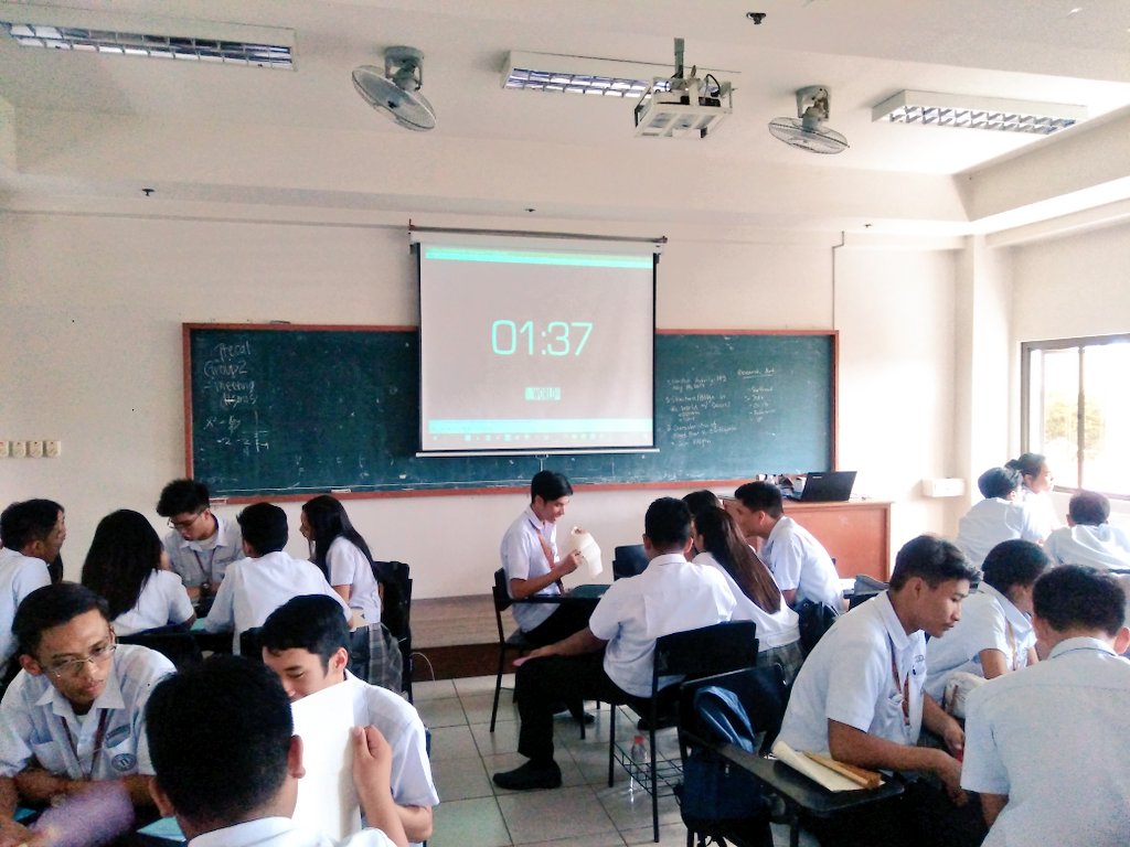 itskiksx's tweet photo. Today was about the long and serious quiz and a tasking presentation thru gallery walk. Great day with #JohnBaps #Ferdies #Renes 💘 https://t.co/axF5y4klXJ