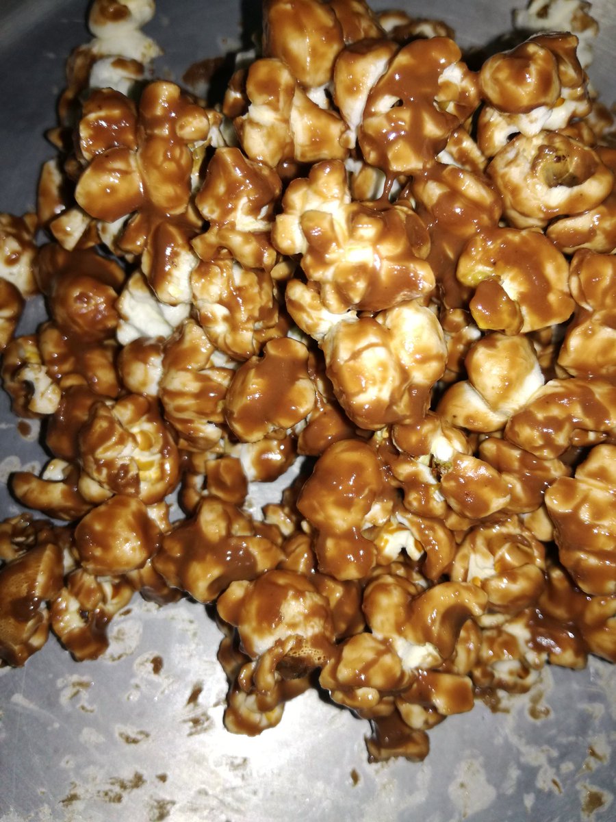 Mos_Things's tweet photo. Dessert was fun.
Melted @Cadbury_SA chocolate over a warm water & added some popcorn.
#easySnacking ☺ https://t.co/plebnHJI3G