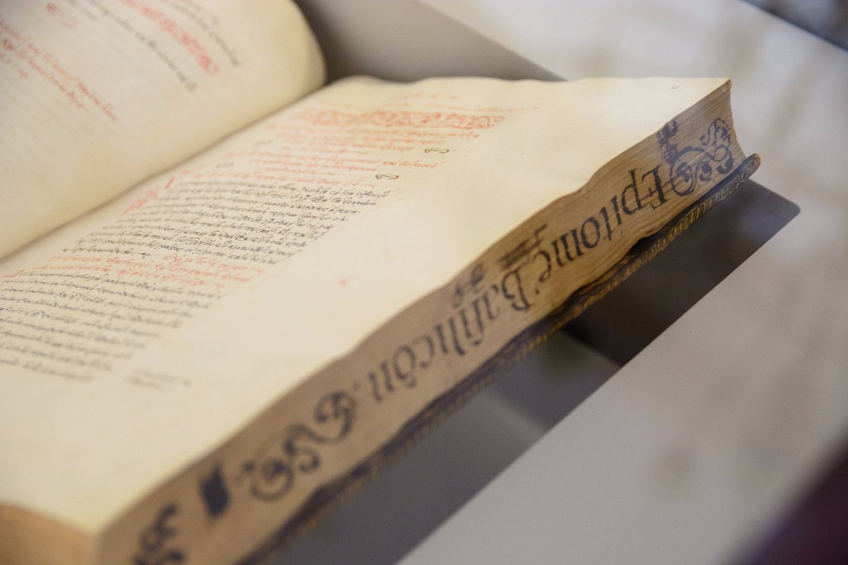 usal's tweet image. Casi 4000 personas visitan la exposición #Scripta. Tesoros manuscritos de la USAL en la Casa Museo @unamuno saladeprensa.usal.es/node/108752