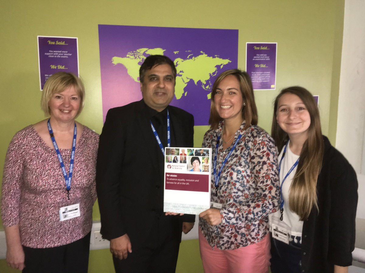 Staff from <a href="/FranklinGrimsby/">Franklin Sixth Form College</a> attending an EDI Conference. Great to share experiences and meet the Chief Exec <a href="/NCFDiversity/">The National Centre for Diversity</a> - Very inspiring!