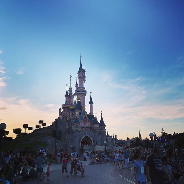 packdatsg's tweet photo. @westerly_direction from #PackCommunity is at the happiest place on Earth! A magical experience by https://t.co/pqRKxKnXtG #grouptravel https://t.co/NqHndrPAsX