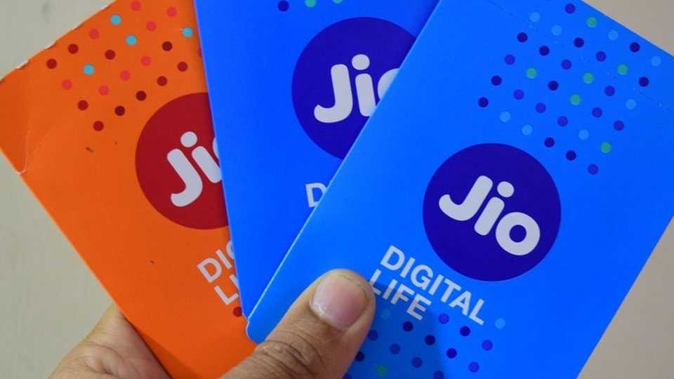 SakalMediaNews's tweet image. रिलायन्स जिओच्या ग्राहकांचा डेटा हॅक? goo.gl/EWZuP8 #RelianceJio #DataHacked