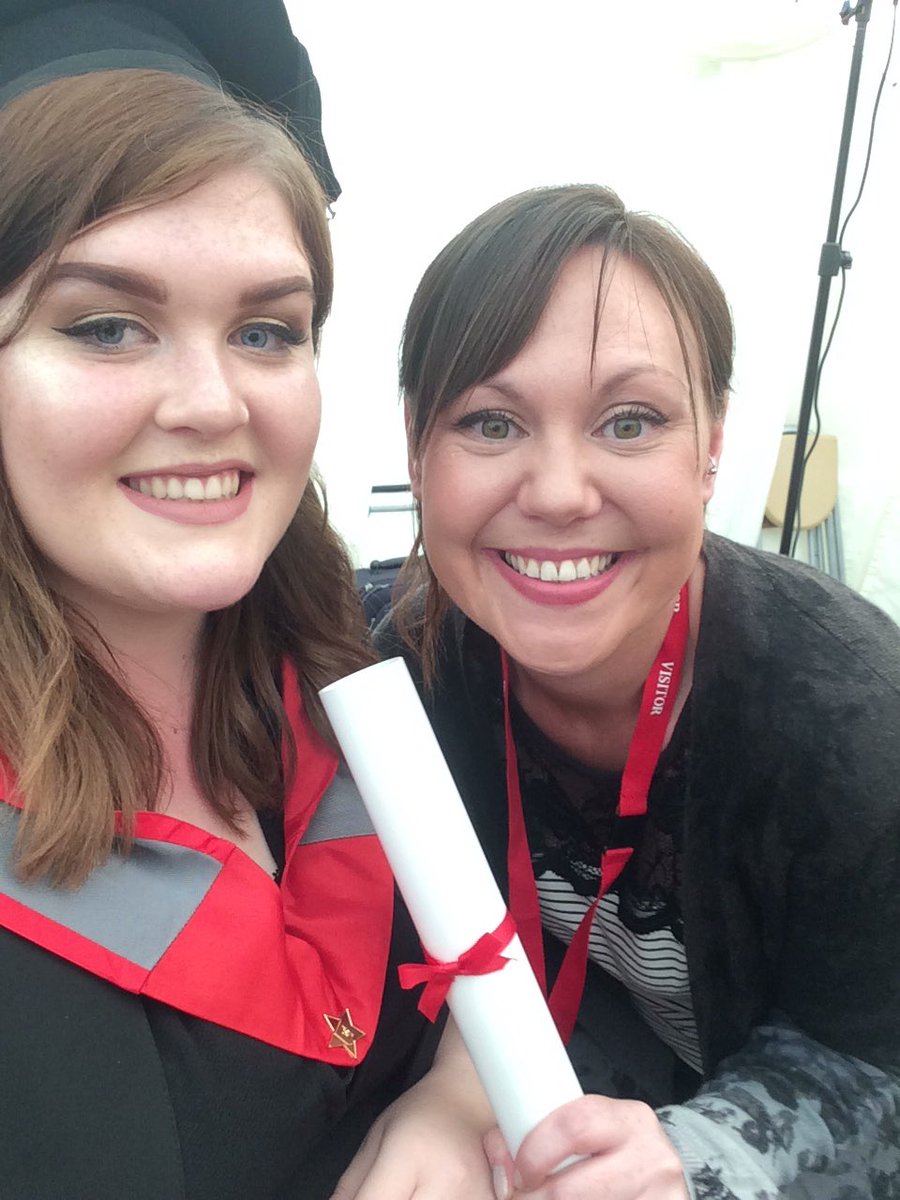 aristocara_'s tweet photo. #gradselfie #lookinggoodwithtempest @htempestphoto https://t.co/v8jWa5wT06