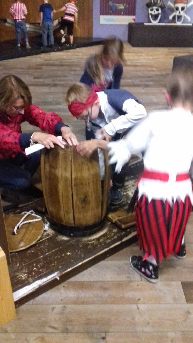 OustonPrimary's tweet photo. Building barrels and walking across the yard arm. https://t.co/9KXhV8QzUZ