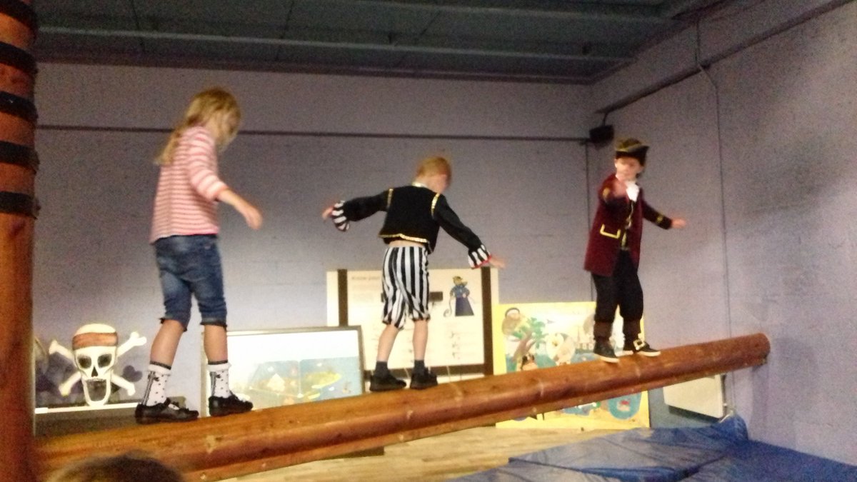 OustonPrimary's tweet photo. Building barrels and walking across the yard arm. https://t.co/9KXhV8QzUZ