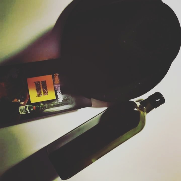 davidepappa's tweet photo. Un noir straordinario 
#libri #librodellestate #giallo #gialli  #librinoir #leggere #lettura #noir #lettureestive 
https://t.co/exUTq0kwUn https://t.co/ggjO8fhq9S