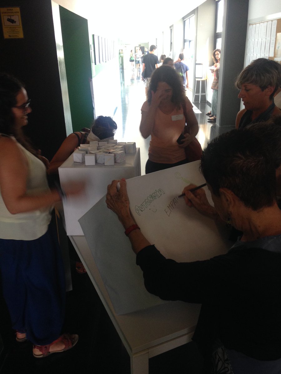 EdCampEEMataro's tweet photo. Arriba el moment de la cloenda!  #EdCampEEMataro https://t.co/zw4H8fhKjj