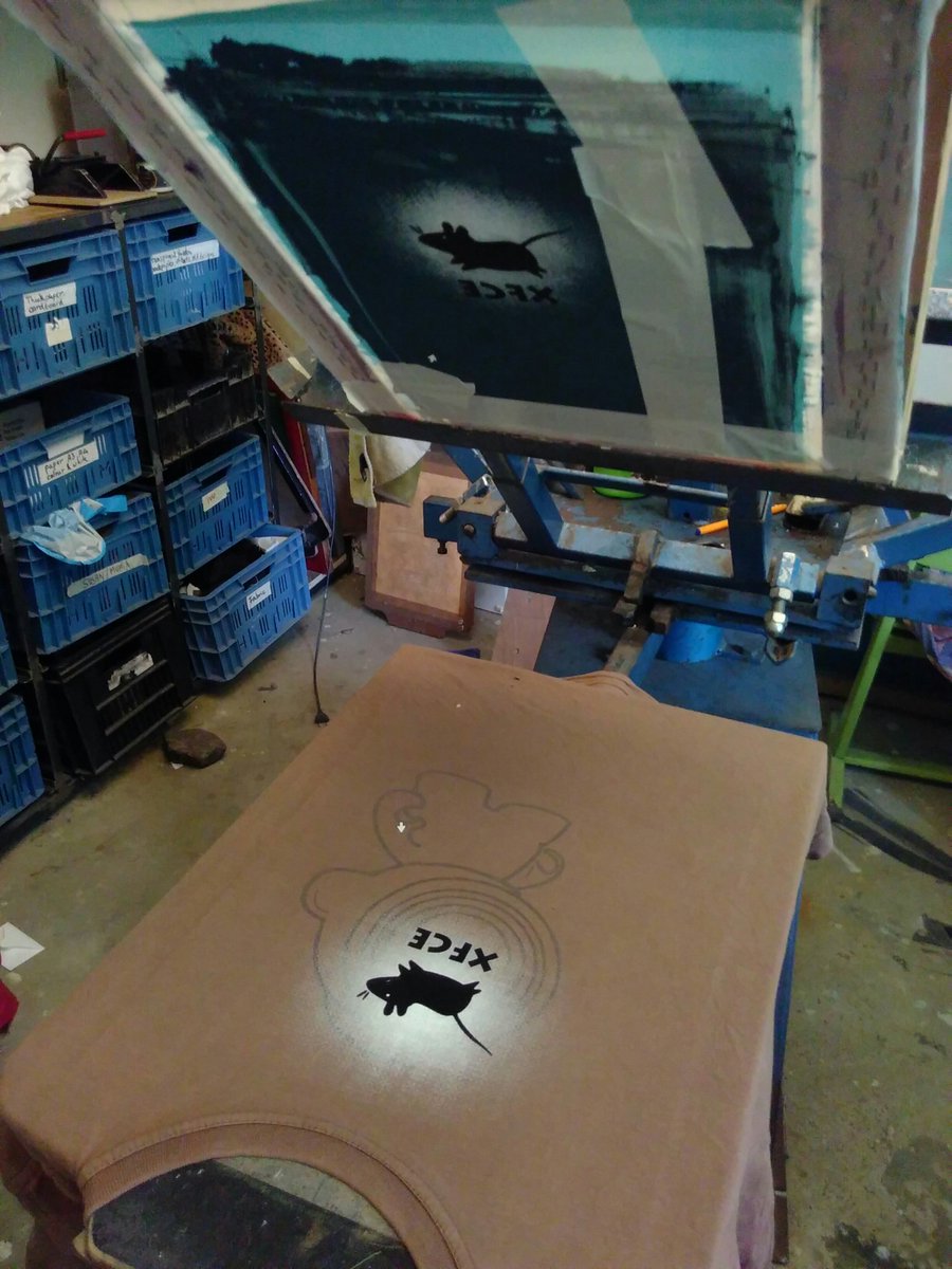 T-shirts are out / plans for the future are made

read more >> pod.disroot.org/posts/1508896

#aptgetshirt #NotOnlyShirts #silkscreen #Xfce #DIY