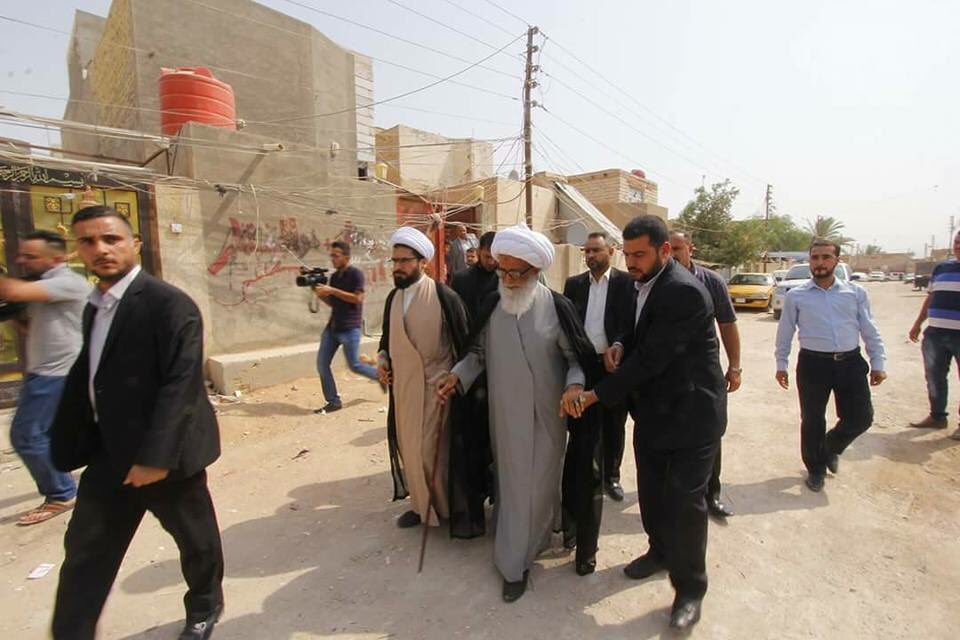 alsistanei's tweet photo. سماحة المرجع الشيخ بشير النجفي يتفقد عددا من عوائل شهداء الحشد الشعبي ��القوات الامنية وعددا من الجرحى الراقدين في المستشفى
#اعلان_يوم_النصر https://t.co/g8bS8U1YjH