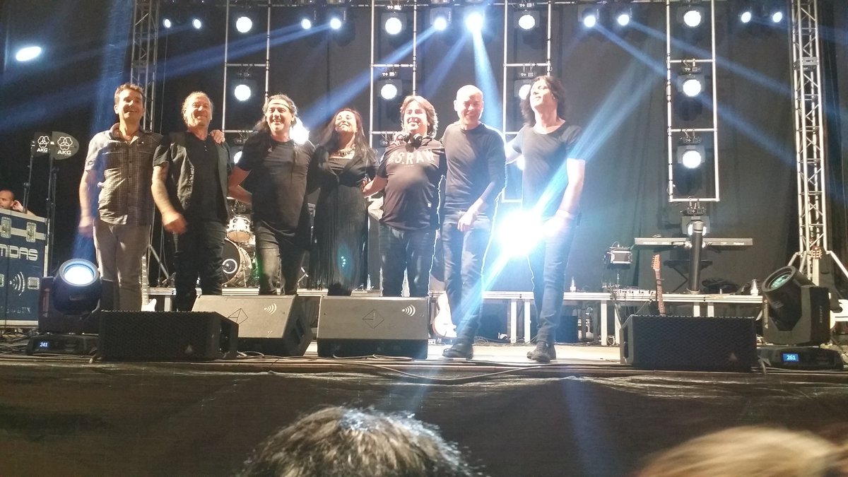 ClubCamela's tweet photo. @WomanCamela @DioniMartin Villamayor de Santiago!! Gran noche!! Este club presente una vez más!! https://t.co/3hvSvjDFue