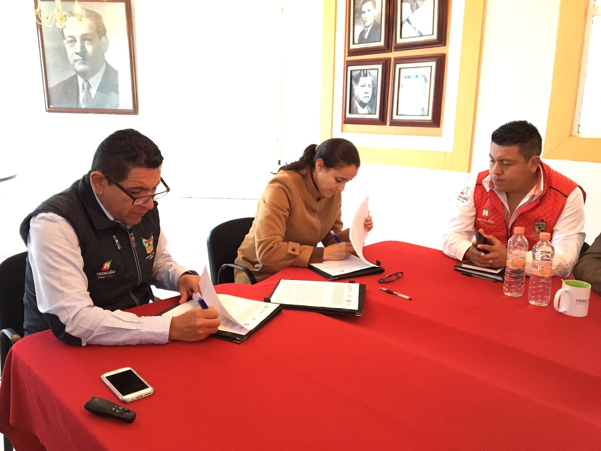 CatastroHidalgo's tweet photo. Hoy presentamos Informe de avances en Materia Catastral y firma de convenio de colaboración en @Santiago_Tpec @PaolaJazminDO #HidalgoModerno https://t.co/zGPePWtddb