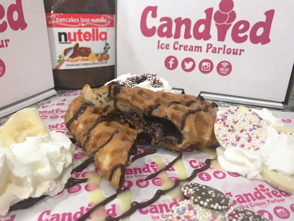 Just a little something to brighten up your Monday! Belgian waffle stuffed with Nutella, yum! 🍬🍭🦄🌈🍦🍿 8 days to go...