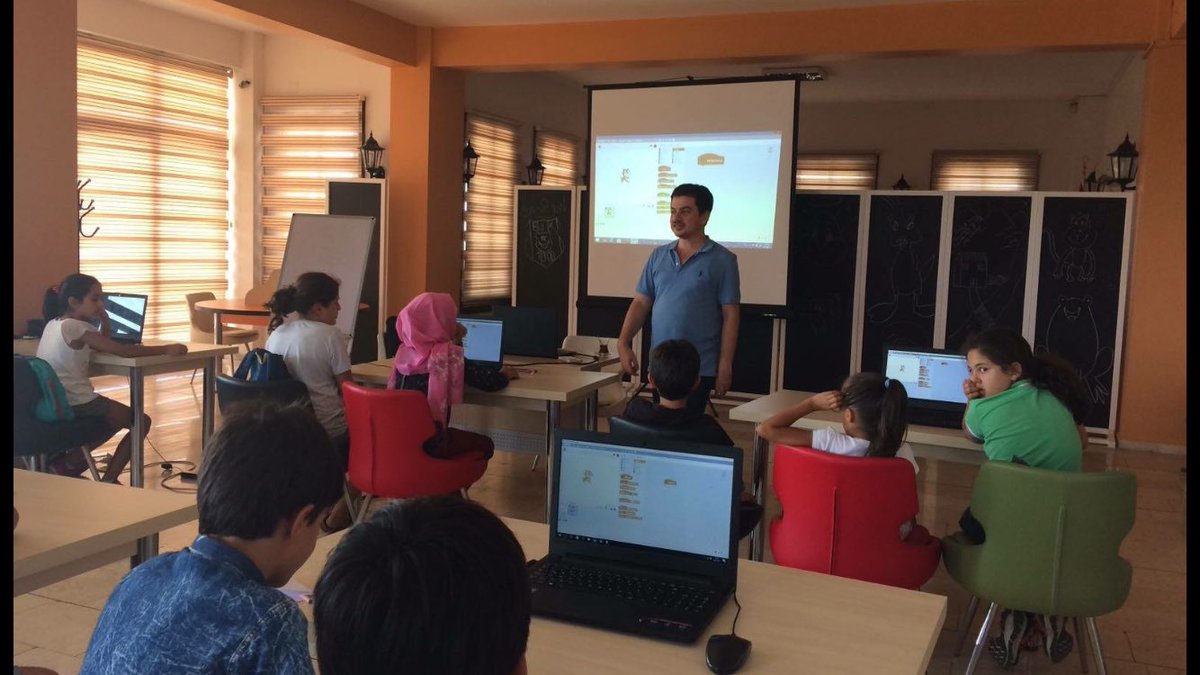 Yaz kampımız başlamıştır.Tanışmanın ardından scratch ile temel kodlar anlatılıp oyun tasarladılar. @BekirAltanBB @MEBMHC <a href="/kemalkarahan2/">Kemalkarahan</a>