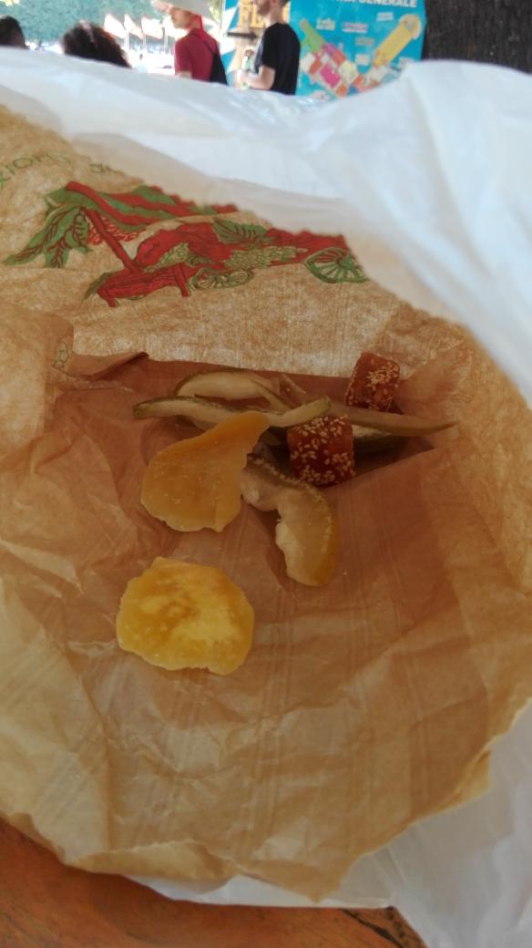 Frantux7's tweet photo. Frutta secca dolcificata....ne avrei mangiata a quintali...poi non dire che nn mangio frutta @toty88  😁😁 #Food #streetfood #cosedolci https://t.co/HBOf17ZxdT