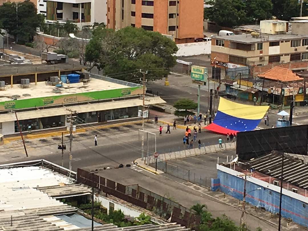 Cotufa55's tweet photo. #MARACAIBO HUBO FUE PARO...NADIE TRABAJO! @josel_6027 @MayVenezolana @magicbulve @titosarti @LuigiLuiggiC @CHC31  NO COMEN CUENTO MARACUCHOS https://t.co/E6VolVuh7z