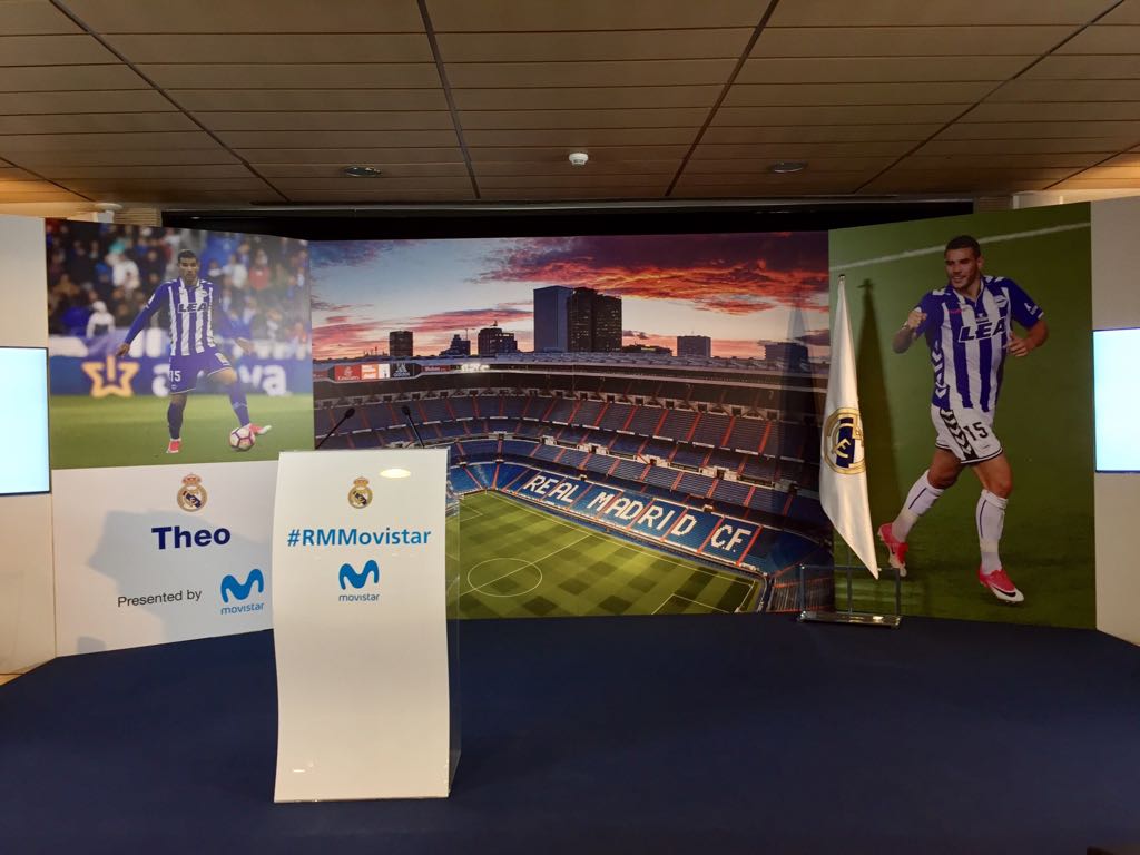 realmadrid's tweet photo. 📸🏟👍 #BienvenidoTheo
¡Todo listo para la presentación de @theo3_theo en el Bernabéu!

📺 EN DIRECTO: https://t.co/jrX2jGo7E4

#HalaMadrid https://t.co/dj4yIAUl3L
