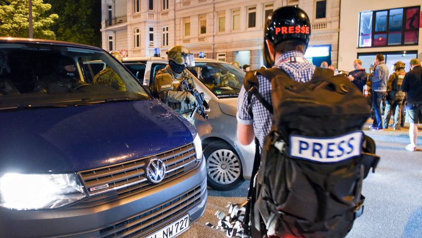 Journalistenverbände: Polizeigewalt gegen Reporter auf dem G20. netzpolitik.org/2017/journalis…