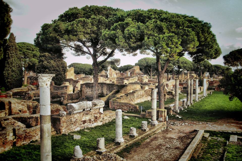Postcards from Italy: il portico orientale del Foro di #Ostia antica nella luce tardo-pomeridiana...