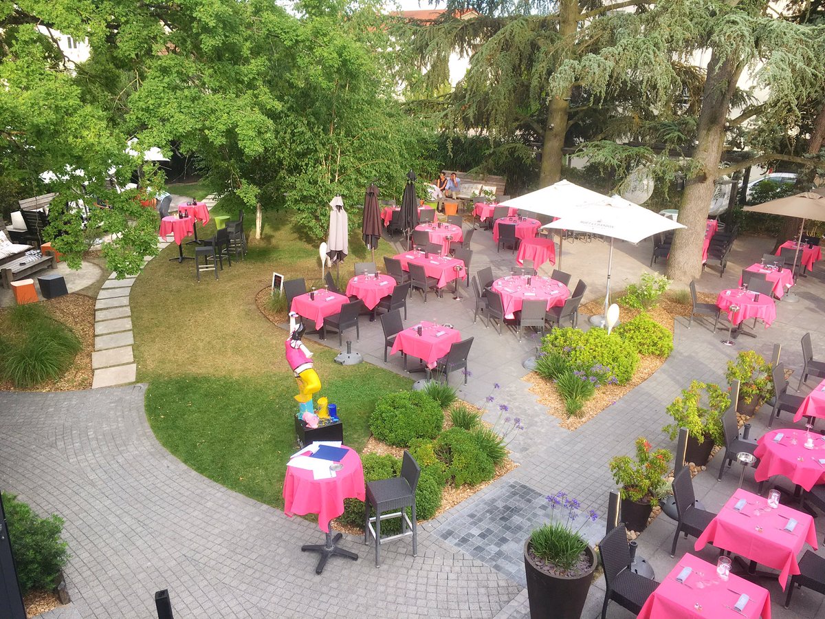 Toanerestaurant's tweet photo. #Toane restaurant vous souhaite une belle semaine ! ☀️🍴#ete #lyon #lyonresto #restaurant #toquesblancheslyonnaises #toquesblanches #resto https://t.co/01MuxHfhUw