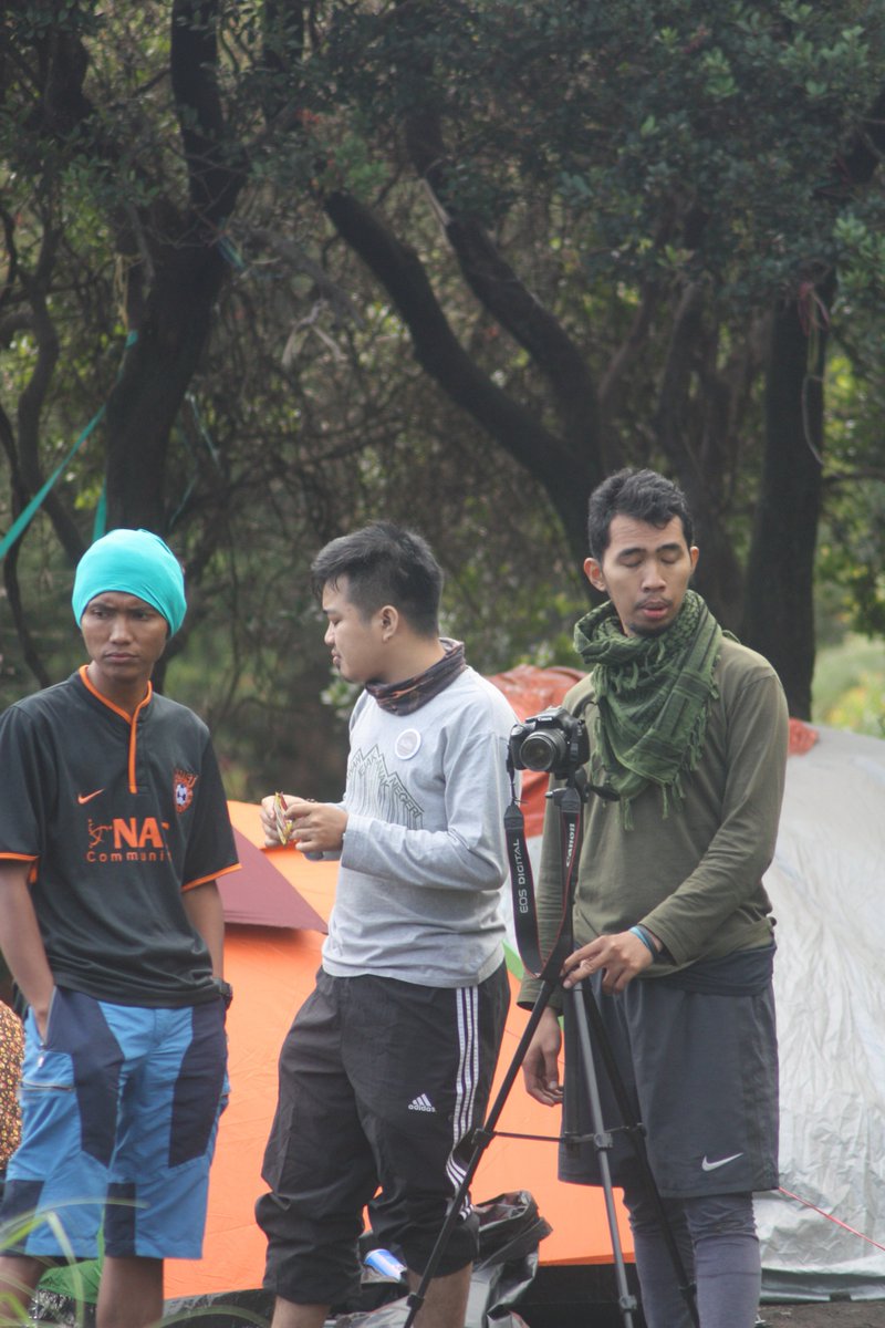 anas_lanang's tweet photo. ini Serius bener #gunungindonesi #hujan #Jakarta #ribah #warkop https://t.co/ZSsbsrBwIh