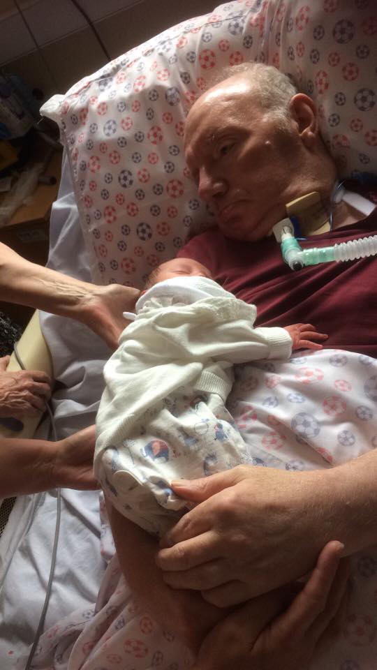 3LCare's tweet image. We just love this picture of our Alan meeting our newest little 3L'er Harper! Love at First Sight #livelovelaugh