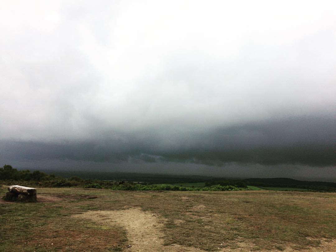 Could be in for some rain on the hill today... What a view from the top of Bickerton today.<a href="/NTBickerton/">NT Bickerton</a> #mothernature #stormchaser #moodysky