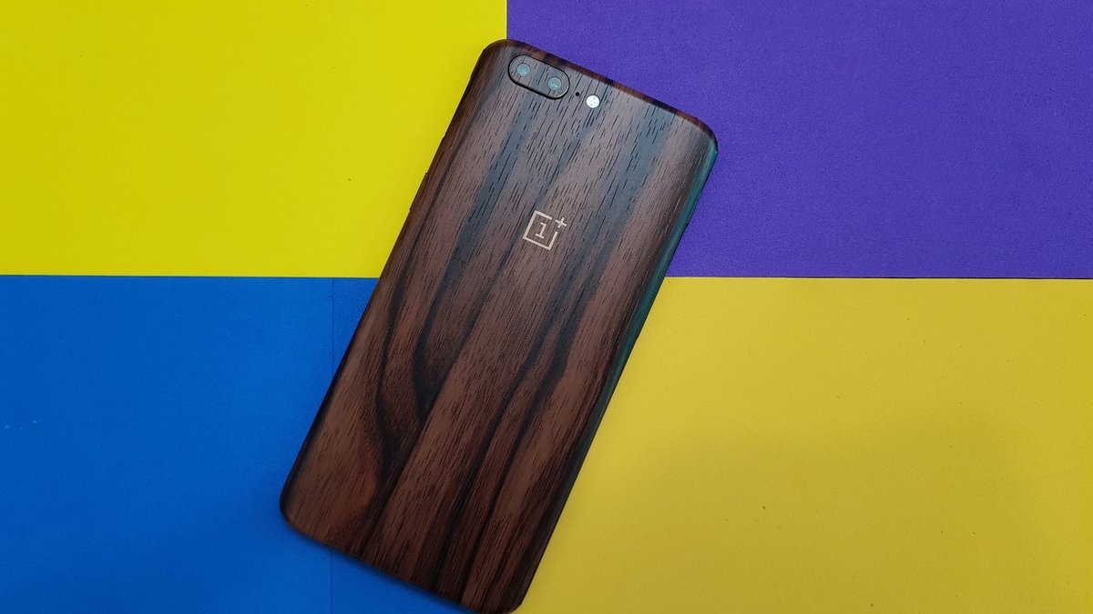 GISSupport's tweet photo. Now what will u call it ? A #Smartphone #skin from @gadgetshieldz or a real #Wood ? Its so beautiful. @OnePlus_IN #OnePlus5 #OnePlus5launch https://t.co/wJwP02rRcC