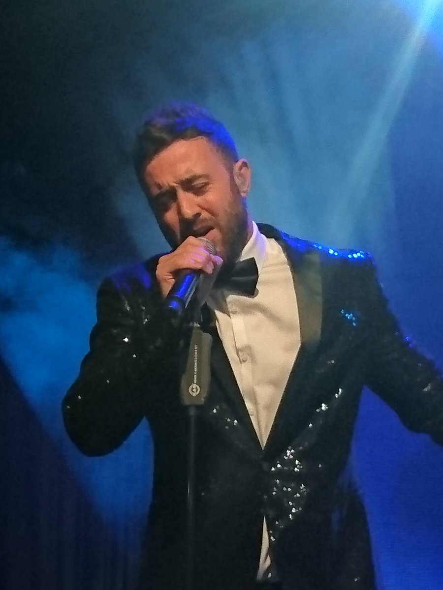 Ferrari_StarF1's tweet photo. @OfficialMarkF singing it Mr!!!!! Great show @PottersResort https://t.co/FWDhbOOwGY
