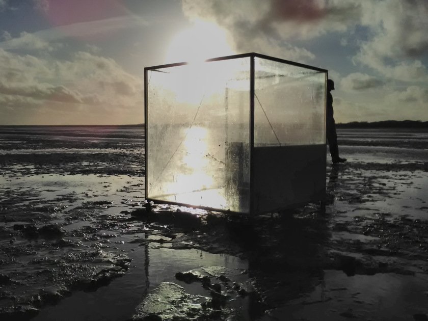 Infra Trading levert schroefankers voor artistiek project Tide of Sea:  infratrading.nl/nieuws/infra-t… #staal #schroefankers #kubus #artistiek