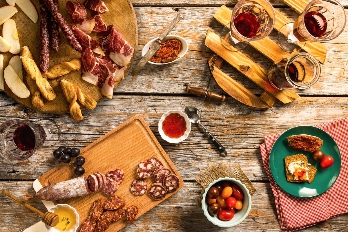 CarnivoreClubUK's tweet photo. NEW BOX!
1. Red Wine Saucisson
2. Wild Fennel Saucisson
3. Black Pepper Beef Chips
4. Beer Sticks
5. Fiery Nduja 
6. Air-Dried Collar https://t.co/eSpJr1dWB6