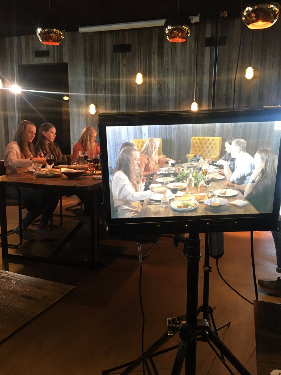 Föstudagur á <a href="/stod2sport/">Ashaiw</a> 1á1:Stelpurnar á <a href="/Mathus210/">Mathús Garðabæjar</a> Stelpurnar okkar hittu <a href="/GummiBen/">Gummi Ben 🎙️</a> og ræddu EM í sumar #teigurinn #fotboltinet #pepsi365